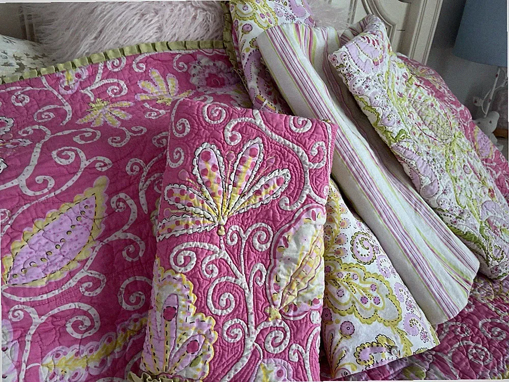 5 Pc Darling Summer Floral OS Queen Quilt Shams Pink Green Ruffle MOP BUTTONS