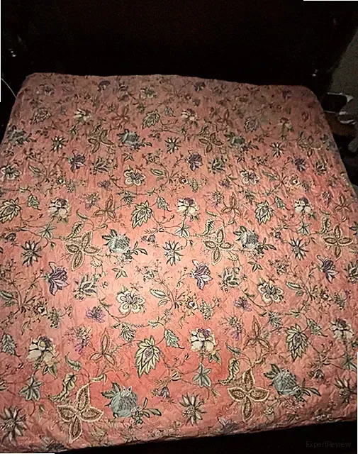 Salmon Floral Colored Thin Summer Quilt -Measures 93x73/ Tag: King Reversible